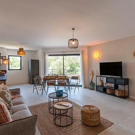 Superb Flat With A Lovely View Of The Mountains