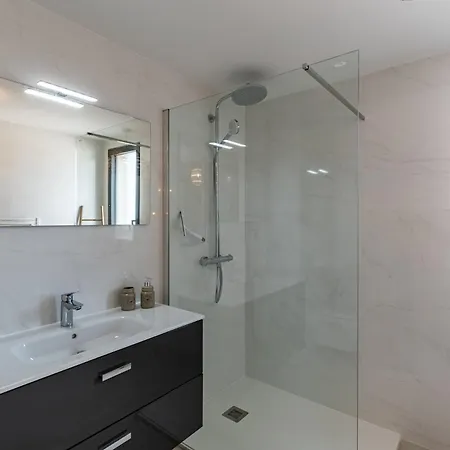 Superb Flat With A Lovely View Of The Mountains Апартаменти