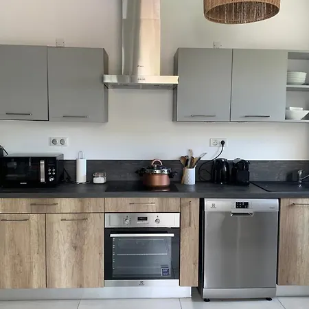 Superb Flat With A Lovely View Of The Mountains דירה