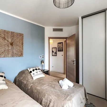 Superb Flat With A Lovely View Of The Mountains