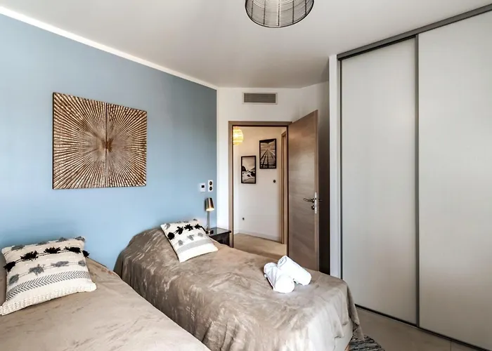 Superb Flat With A Lovely View Of The Mountains