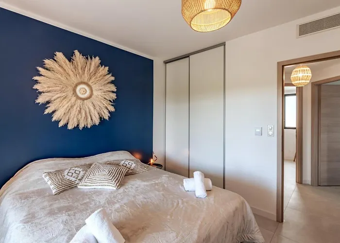 Superb Flat With A Lovely View Of The Mountains Porto-Vecchio (Corsica)